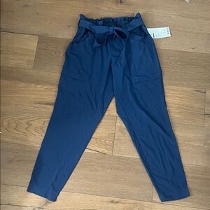 NWT Athleta Skyline Pant with Tie Waist and pockets. Demask Blue.